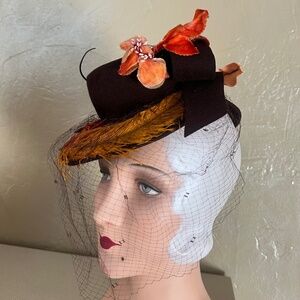 CHIC 1940s' BROWN FELT TILT HAT + ORANGE FABRIC FLOWERS, FEATHER & DOTTED VEIL